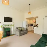 Stylish 3 Bed New Town Apartment - Traquair